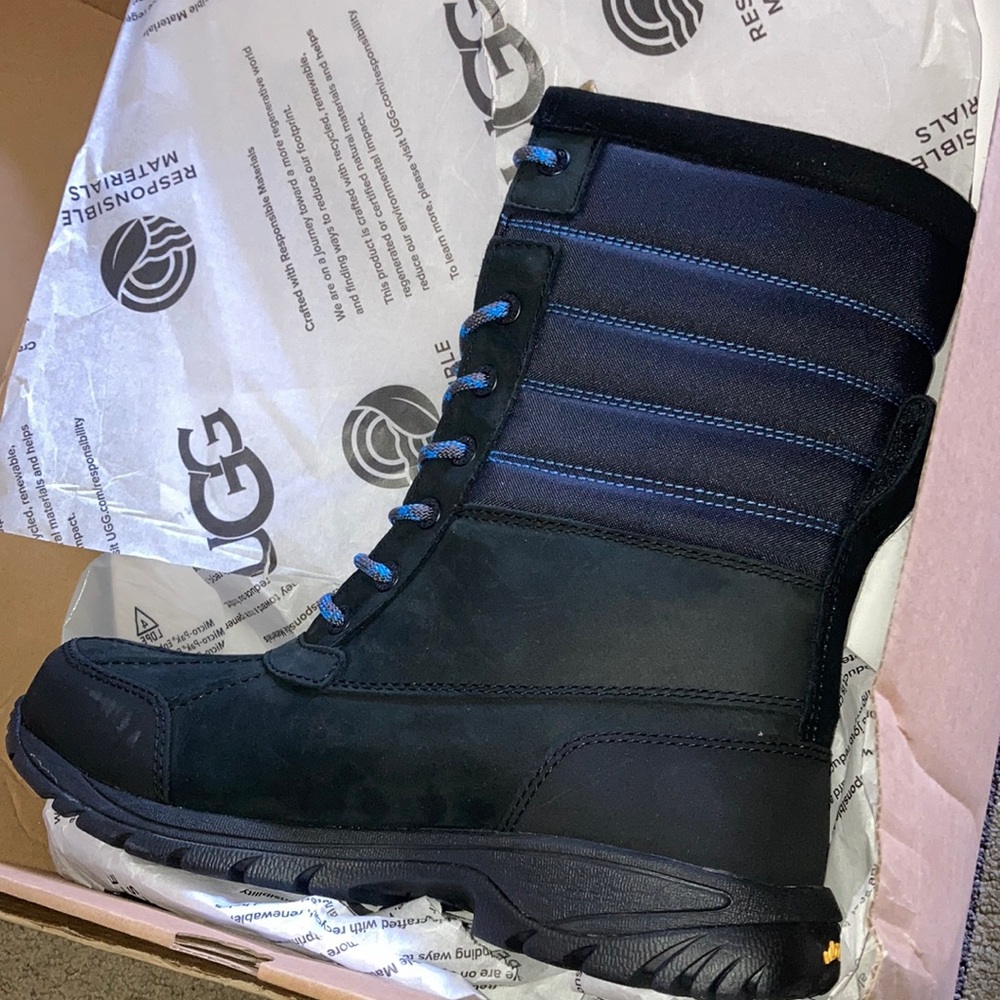 UGG Vibram butte Quilted waterproof boots size 9